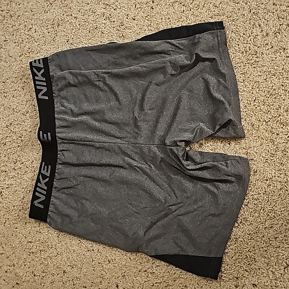 Mens Nike Shorts - Picture 3 of 3